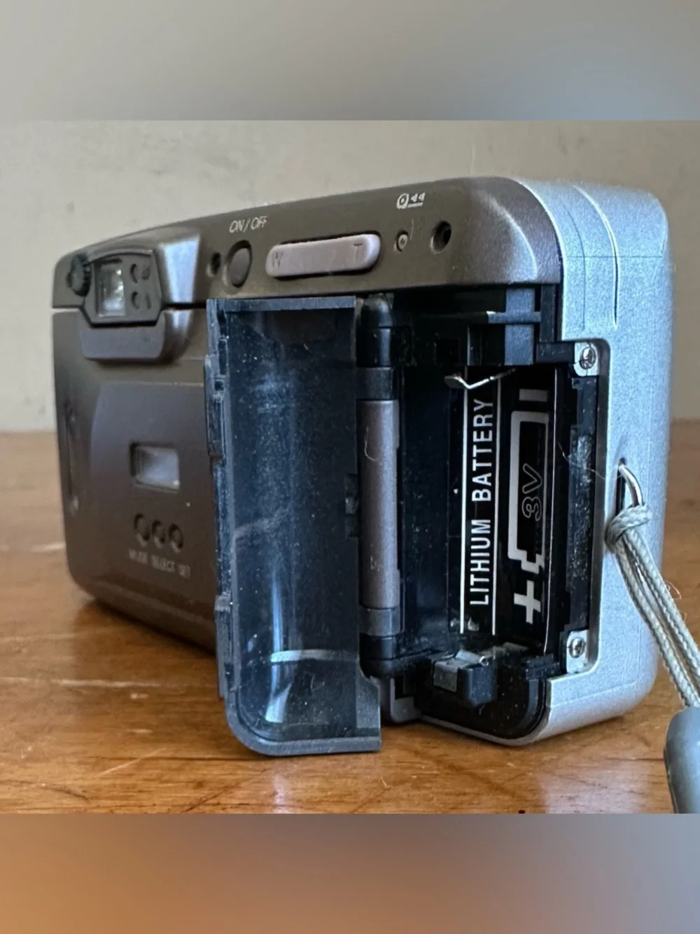 Vintage Samsung Fino 70s Compact 35mm Film Camera w/38-70mm Automatic Macro Lens